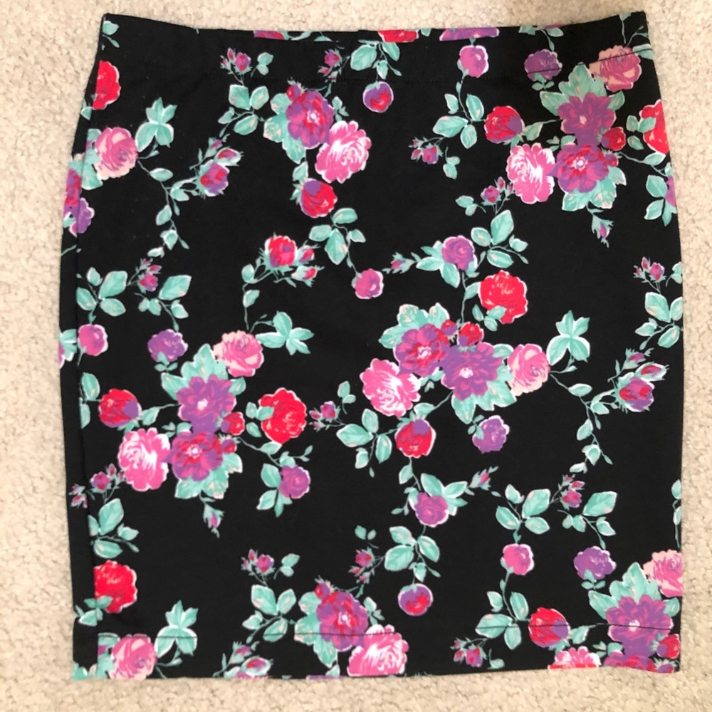 Candie’s floral red and purple body con mini skirt